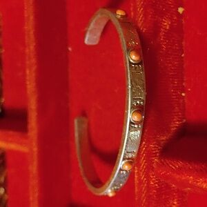 👌Gold Toned and Orange Bead Bracelet